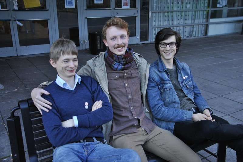 Jørn Kløvfjell Mjelva, Martin Tveten og Tomas Midttun Tobiassen er ved godt mot før valget 3. november. Foto: Linn Seime Pettersen